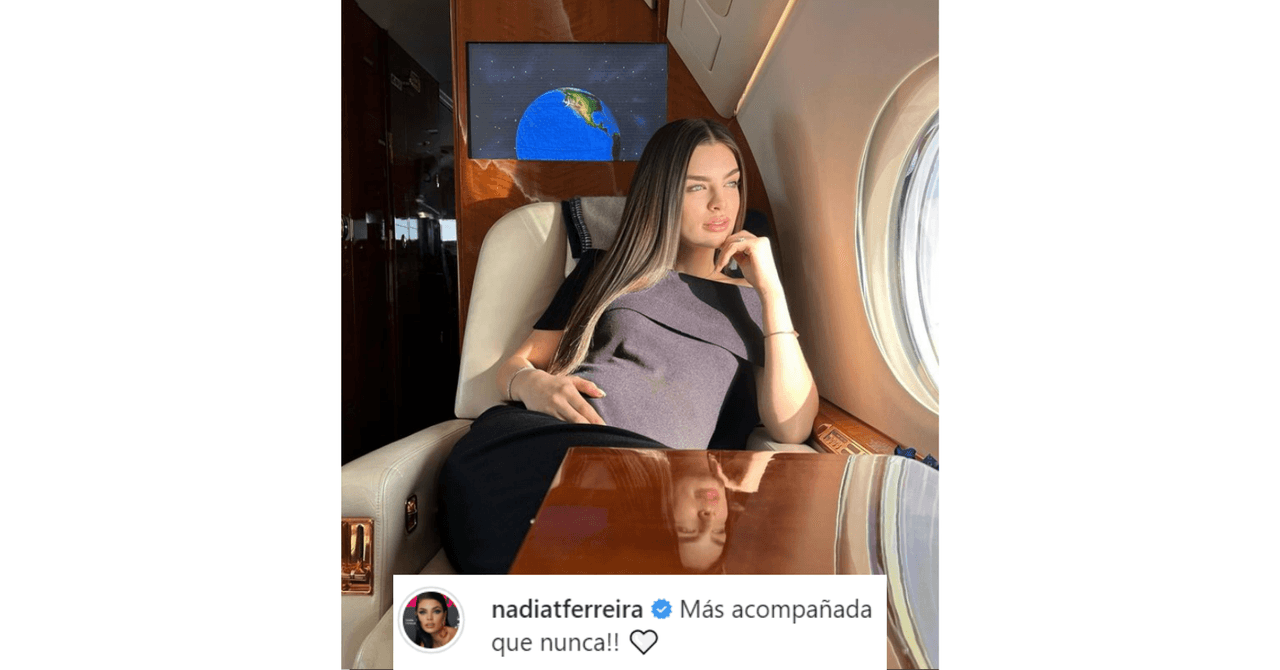 Nadia Ferreira presumió su pancita de embarazo desde un avión