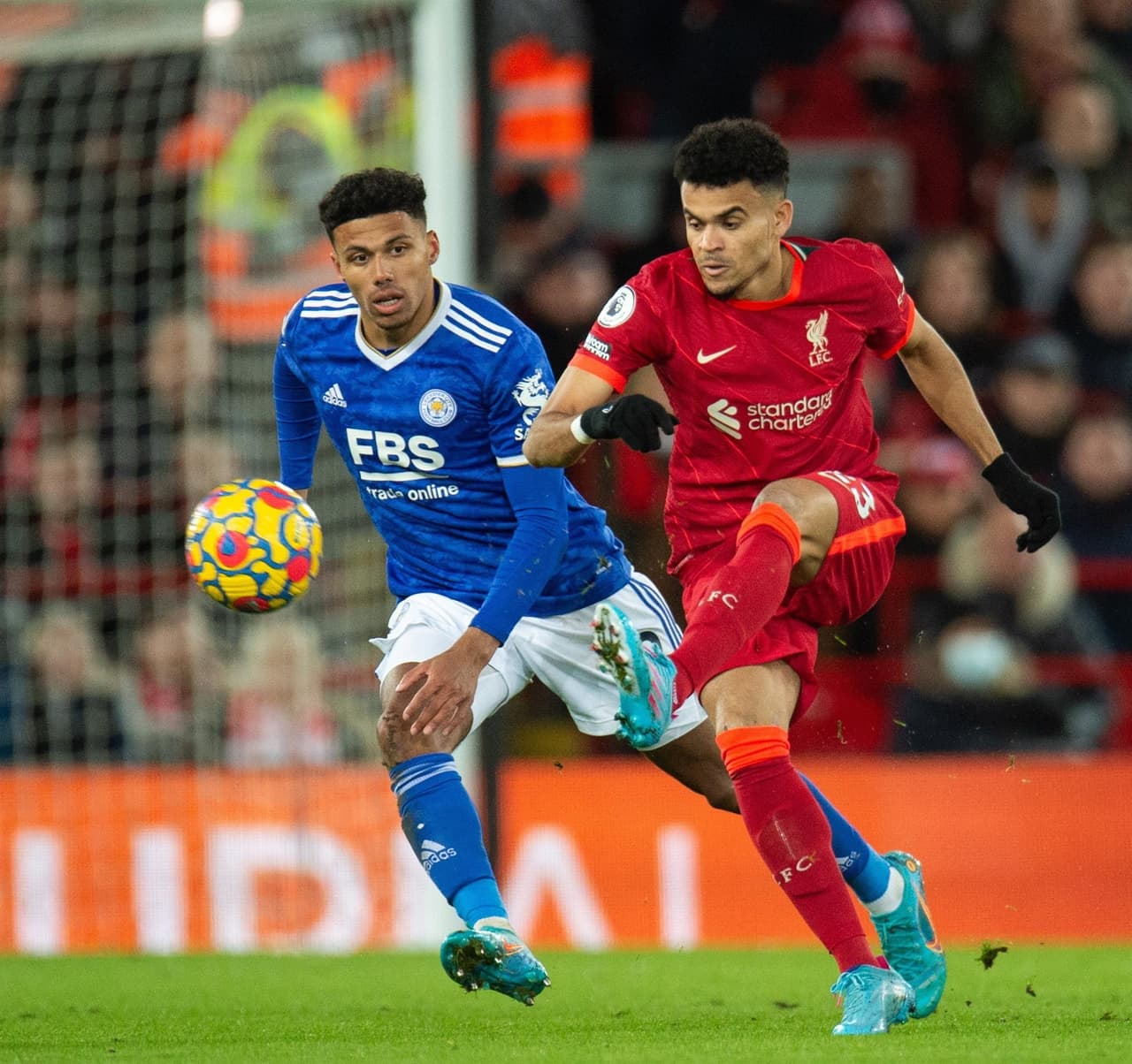 Liverpool derrota 2-0 al Leicester City con doblete de Diogo Jota en Anfield. El colombiano Luis Díaz salió como titular para enfrentar a los Foxes.