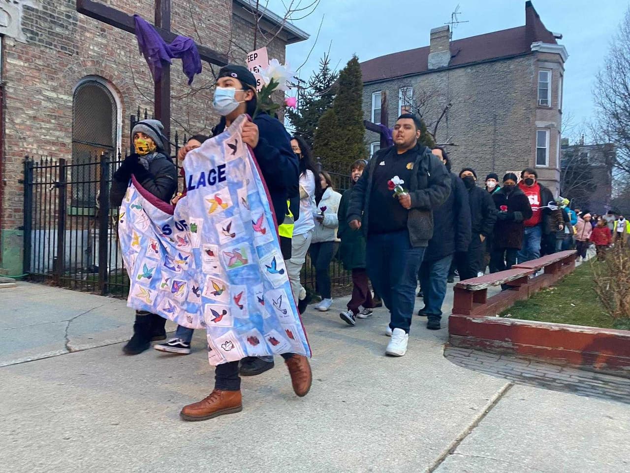 Adam Toledo vigilia a un año de su muerte.