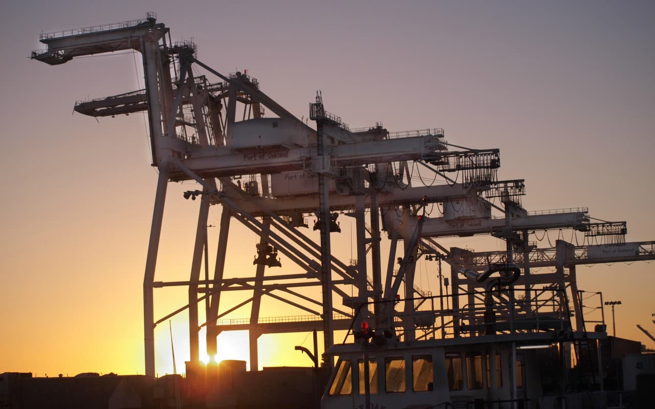 <b>Oakland.</b> La SB 58, también conocida como LOCAL Act, les permitiría a 10 ciudades de California poner en marcha un programa piloto con duración de 5 años para extender la operación de bares, restaurantes y centros nocturnos.