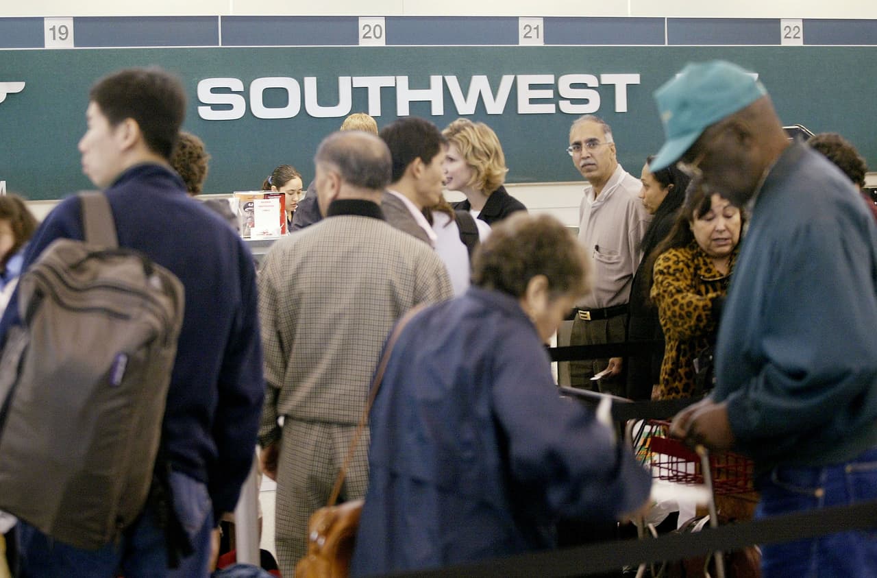 Reportan que trabajadores del tráfico aéreo en el aeropuerto Midway dan positivo por COVID-19