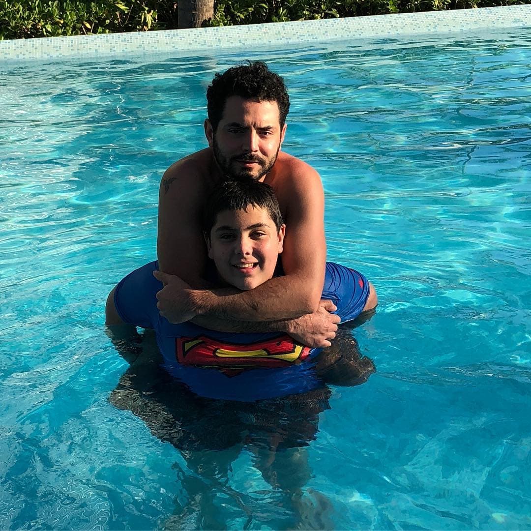 Aunque José Eduardo tenía solamente 11 años de edad cuando su mamá estaba embarazada de los mellizos, él sabía que quería tener más hermanos por parte de Ruffo.