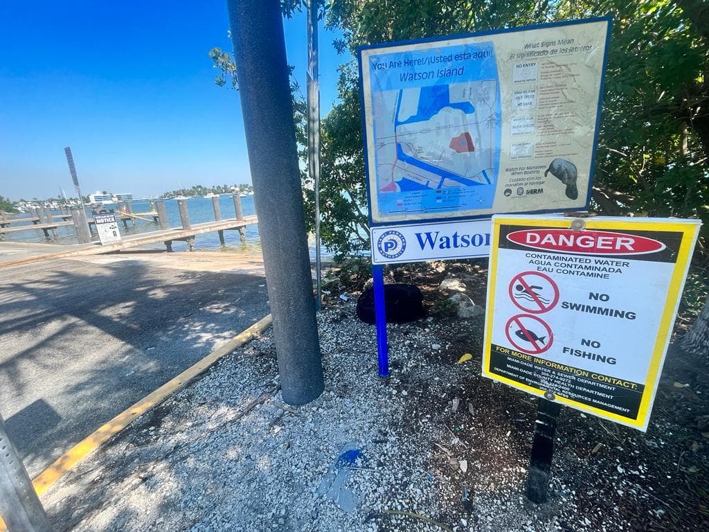 Tenga cuidado si piensa ir a bañarse en áreas de la bahía de Biscayne: hay un aviso de no nadar