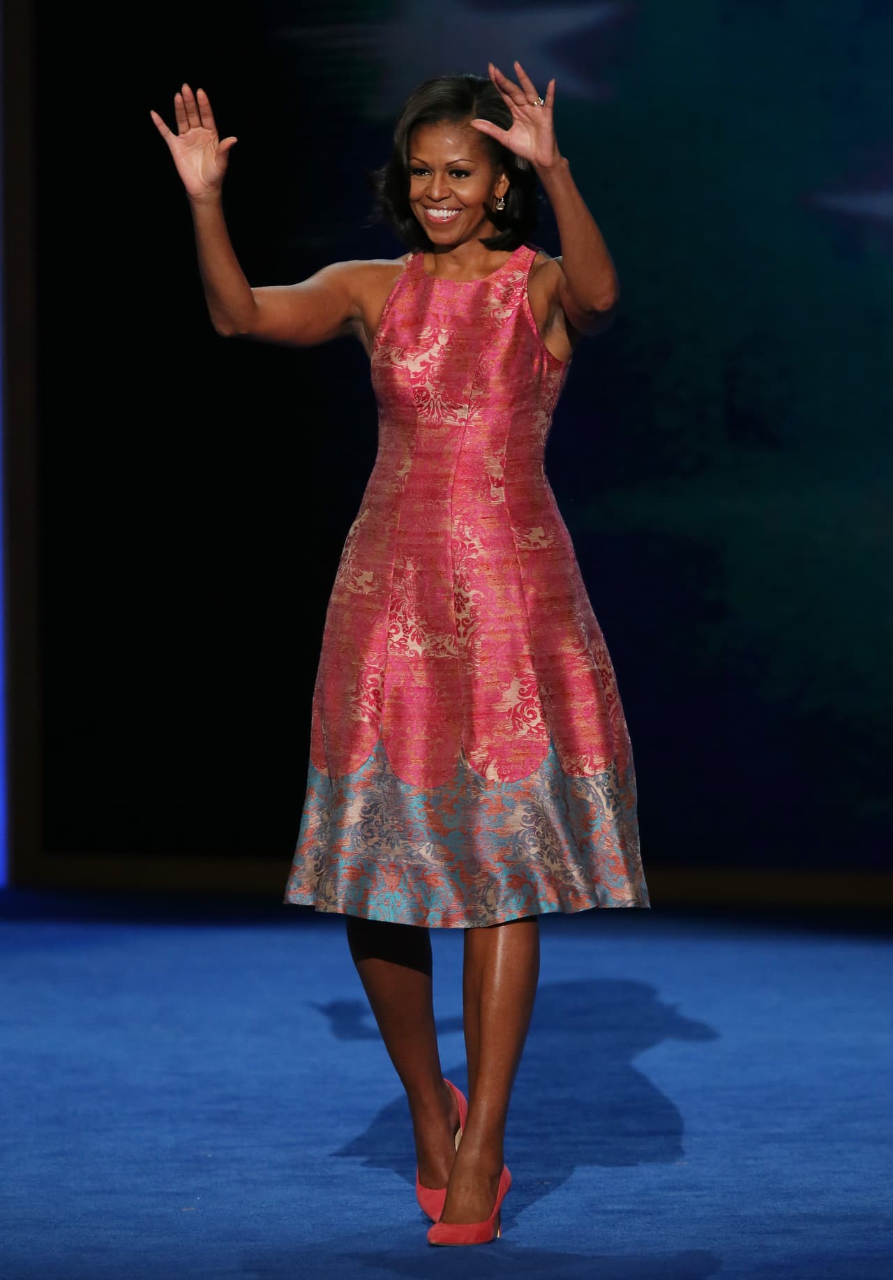 Un periodo presidencial después, en el primer día de la Convención Demócrata celebrada en Carolina del Norte, en 2012, Michelle Obama hizo su aparición en un vestido de fina seda bordada, creado por Tracy Reese, con el que fue difícil que su porte, su seguridad y belleza pasaran desapercibidas.