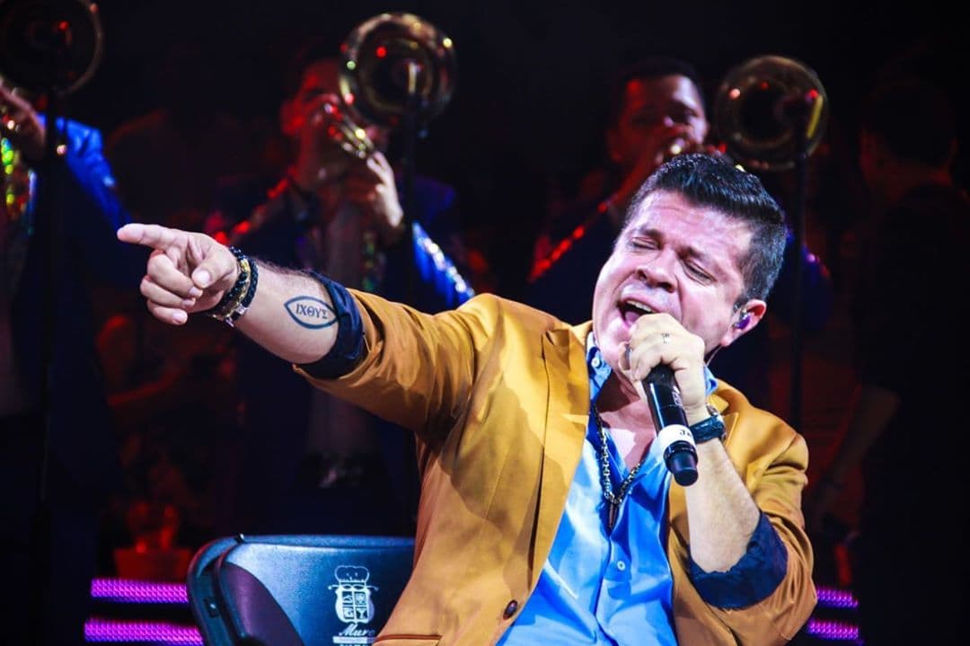 Además, él se declara totalmente satisfecho con su carrera como solista y hasta le envía un mensaje a todos los músicos.