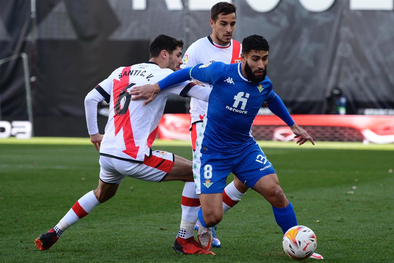 Rayo Vallecano le empata al Real Betis 1-1 durante la J 20 en La Liga. Sergio Canales ponía a los béticos arriba al 45'+2', pero fue Iván Balliu al 70' quien igualó el marcador y permitió que se repartieran puntos. Andrés Guardado ingresó al 39', mientras que Diego Lainez estuvo en la banca.