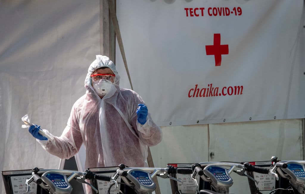 Un punto de pruebas de coronavirus en el centro de Moscú.