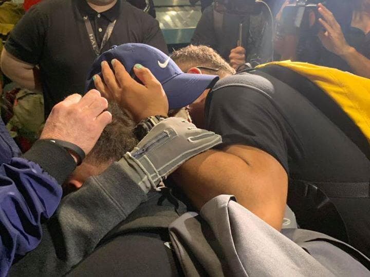 Familiares y amigos de Alexis Hernandez lo reciben en Puerto Rico tras siete meses de recuperación en San Antonio. El joven estaba recluído en un hospital especializado en quemaduras.