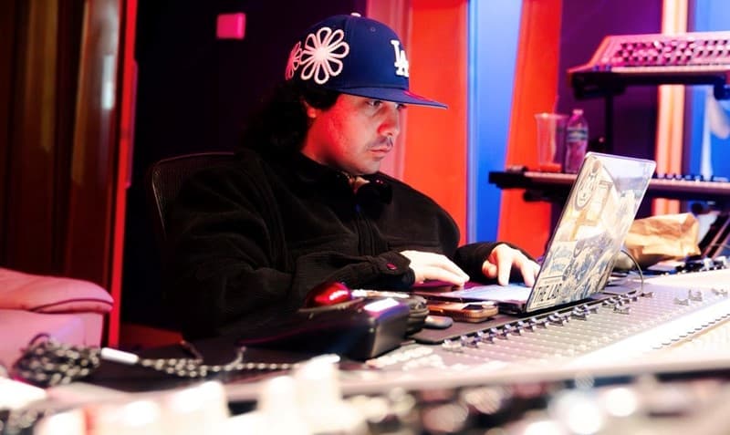 Después de su más reciente “No Se Acaba” junto a El Alfa El Jefe, Vincent, multifacético artista y reconocido productor de grandes éxitos, presenta el lanzamiento de “Solo los Dos”.