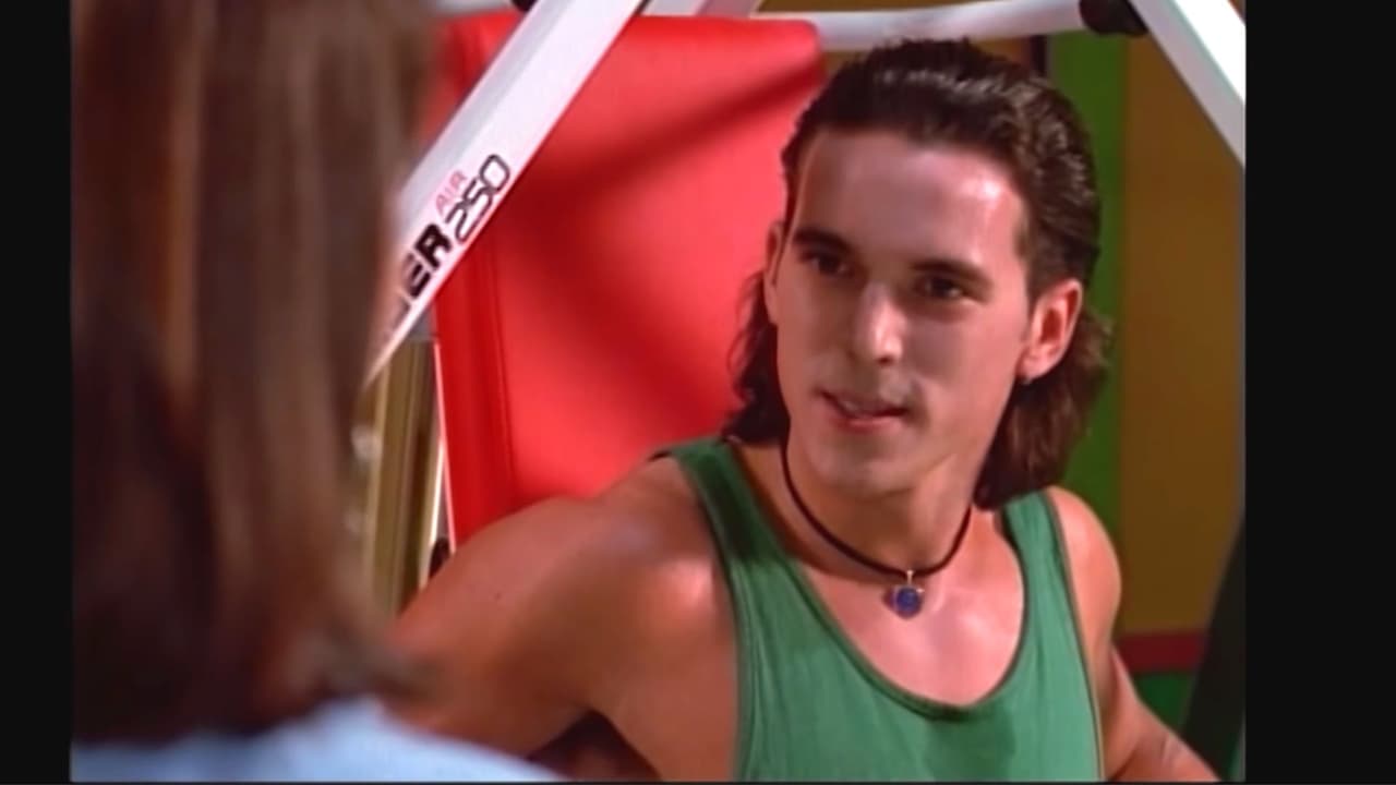 <b>Jason David Frank </b>
<br>Tommy Oliver llegó a mitad de la serie como un estudiante experto en artes marciales y que es controlado por los malos para ser el Green Ranger y enfrentarse a los Power Rangers, aunque después se vuelve bueno.