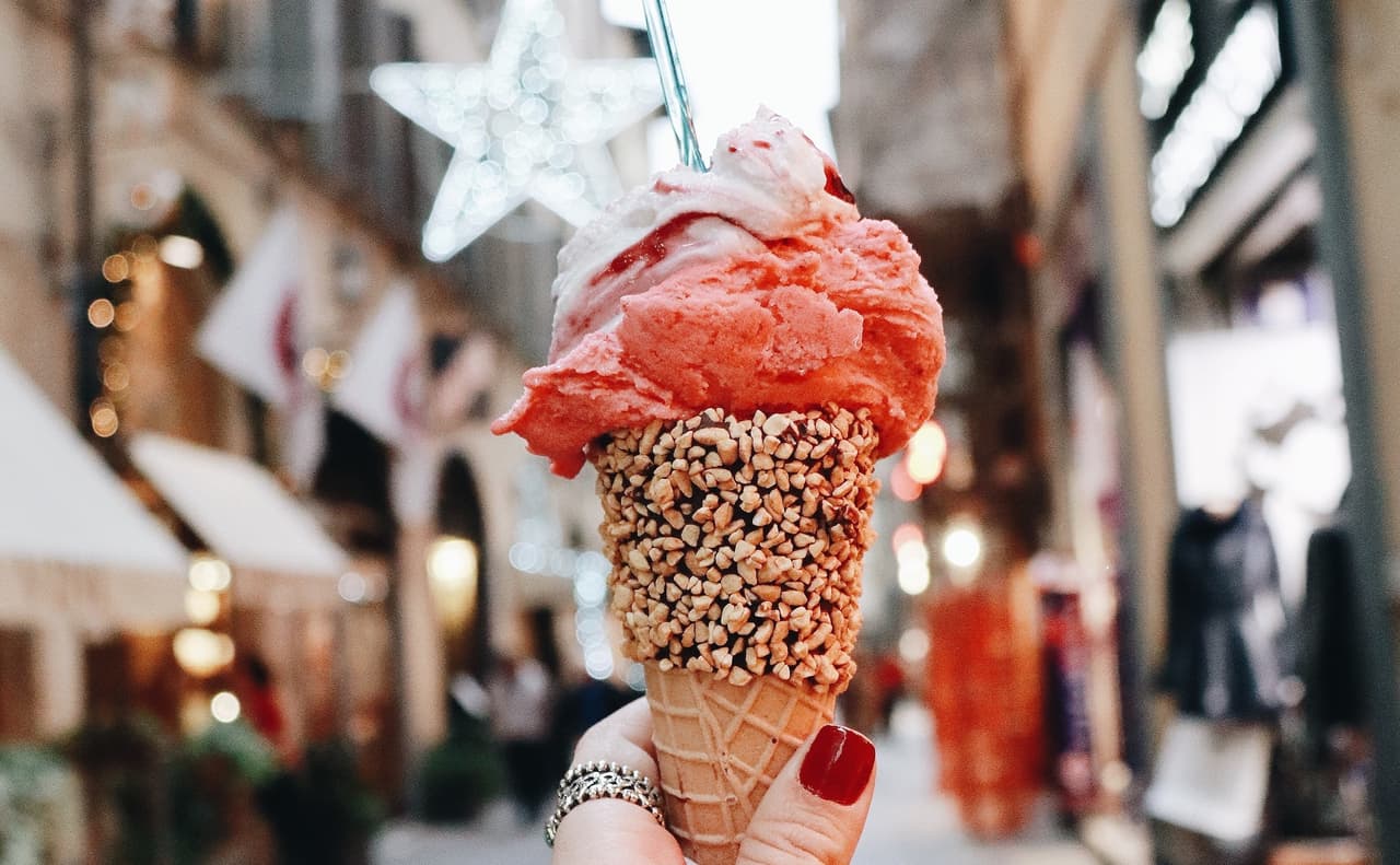 El festival de helados
<a href="https://www.timeout.com/chicago/things-to-do/gelato-festival-chicago"><u>“Gelato,”</u></a> da la bienvenida a los asistentes a disfrutar diferentes sabores de helado italiano. También podrás disfrutar de un recorrido dentro del laboratorio móvil de producción del helado ‘Gelato’ más grande del mundo. Este festival comienza el sábado 17 de agosto hasta el domingo 18 de agosto.