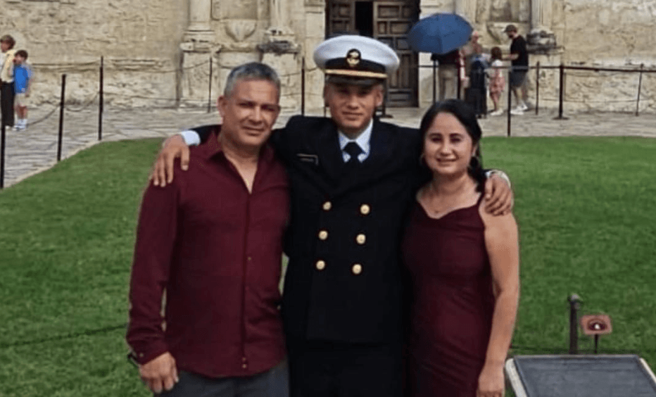 ICE deporta a la madre de un cadete de la Academia Naval tras detenerla en entrevista para la green card