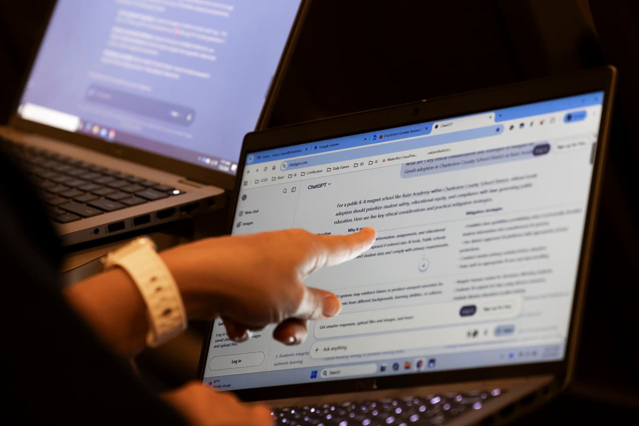 La Junta de Educación de Florida aprobó nuevas reglas para regular el uso de la Inteligencia Artificial en las escuelas públicas y en las instituciones que forman parte del Florida College System.
<br>
