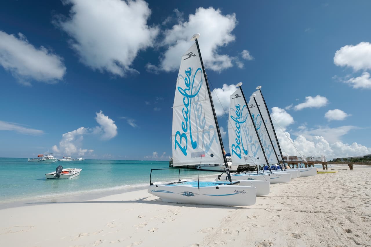<h3 class="cms-H3-H3">Islas Turcas y Caicos</h3>
<br>
<br>Sin entrar en detalles sobre el proceso, las autoridades locales tienen previsto
<b>la reapertura a turistas internacionales desde el próximo 22 de julio. </b>
<br>
<br>
<br>