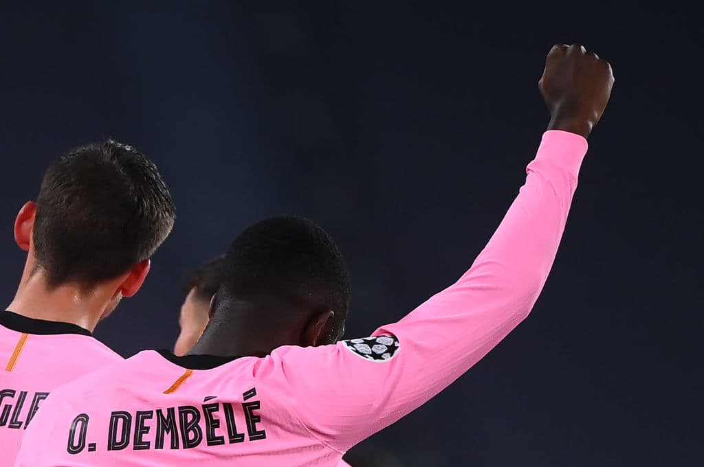 Con goles anulados, Barcelona se impone a la Juventus 2-0 tranquilamente. Dembelé abrió el marcador al minuto 14, sin embargo fue un partido sufrido para la Juventus, que jugó sin su estrella Cristiano Ronaldo. Messi remató la victoria tras cobrar un penal durante los últimos minutos del partido.