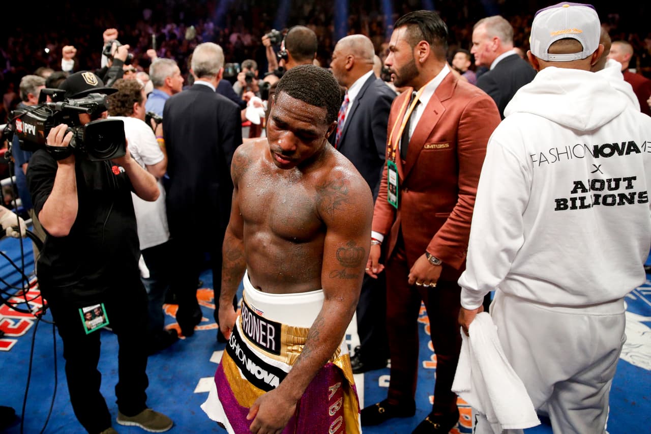 Tras la derrota, 'The Problem' Adrien Broner aseguró que él era el ganador del encuentro. El público no estuvo de acuerdo y lo abucheó a su salida del cuadrilatero.