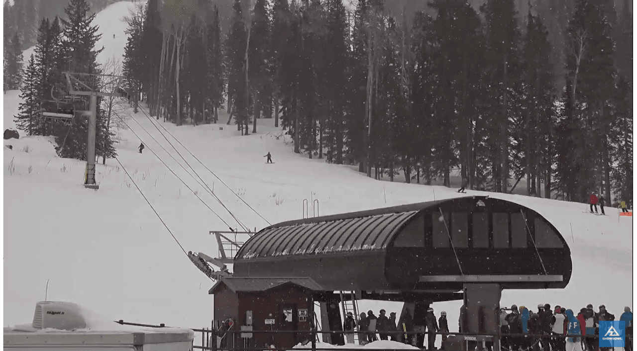 En la página web de
<b><a href="http://www.arizonasnowbowl.com/">Arizona Snowbowl</a></b> encontrarás toda la información que necesitas sobre los diferentes planes para entrar y esquiar, renta de equipos y hasta hospedaje.
<br>