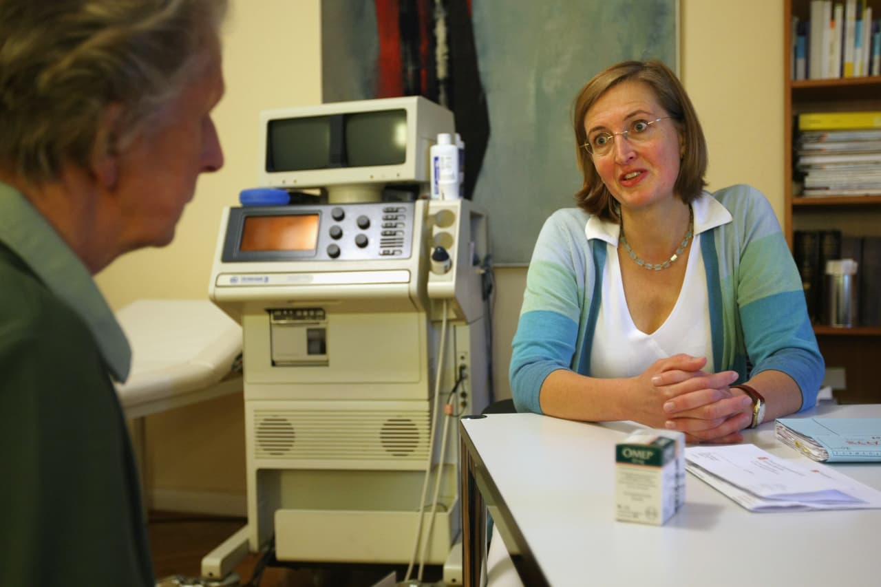 La información más reciente sobre la prevención y tratamiento de enfermedades como la demencia o el alzheimer, no está al alcance de la población hispana de tercera edad.