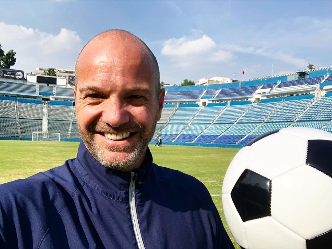 Ante esto y 16 años después de haberse separado, el
<b>Dr. García </b>que ahora es comentarista deportivo, argumentó que ser una estrella del fútbol lo privó de tener una vida normal.