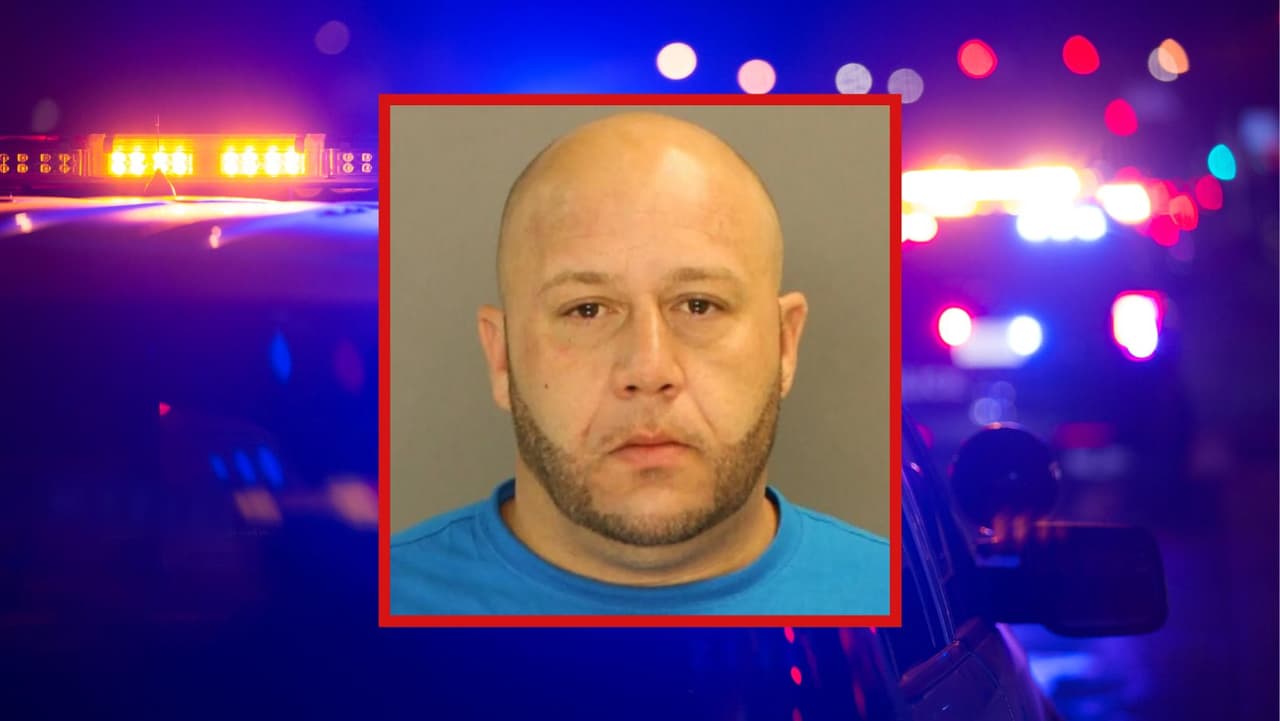 Hombre buscado por la policía tras chocar contra casas y huir de la escena en Lancaster