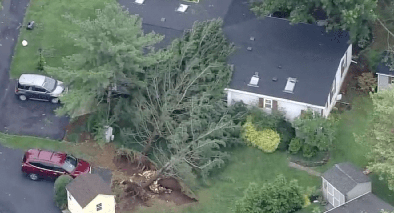 Los equipos de energía de PPL llegaron para restablecer el servicio a quienes se quedaron sin electricidad.