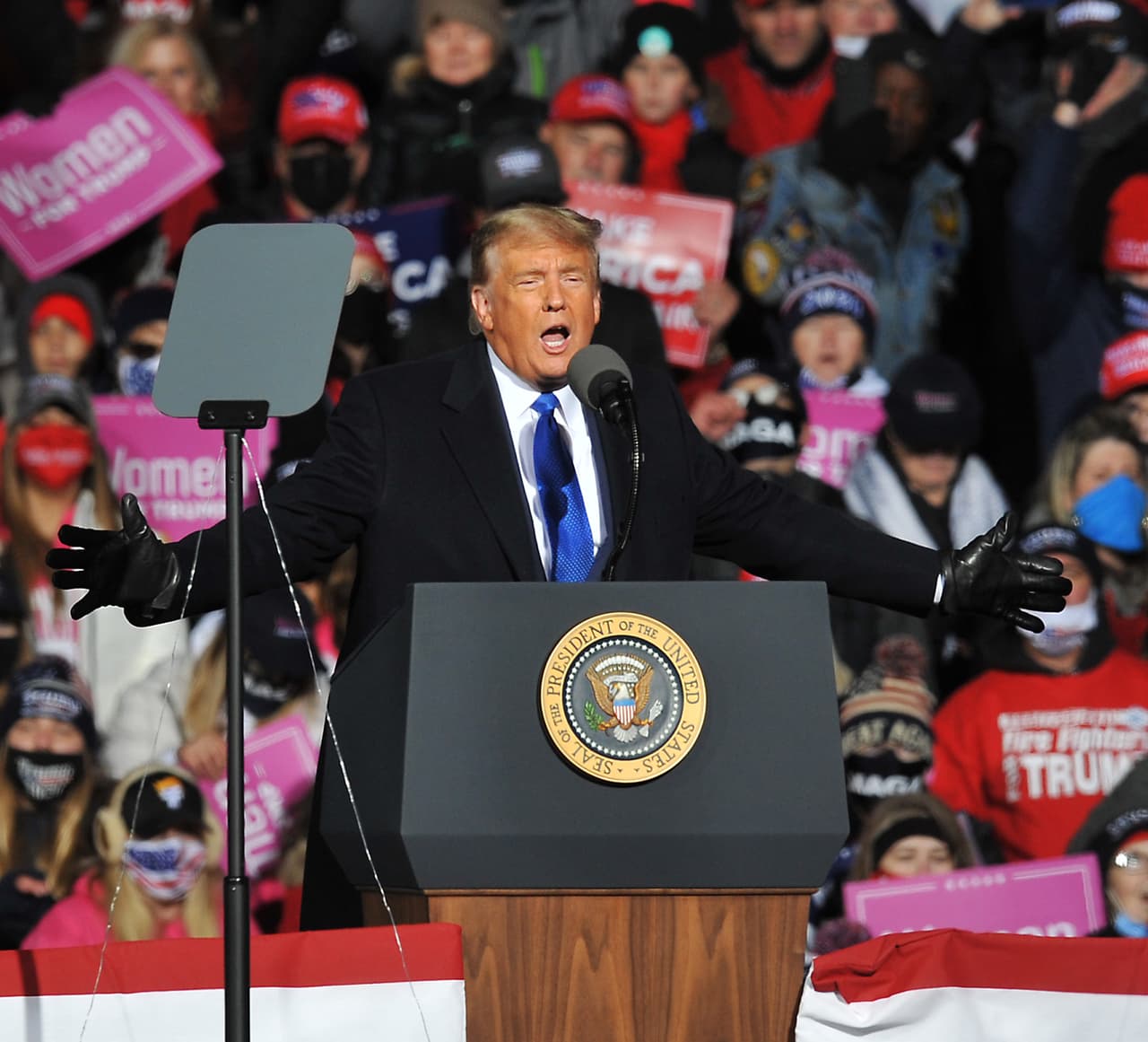 El presidente estadounidense Donald Trump pronuncia un discurso el 27 de octubre del 2020 en Omaha, Nebraska.