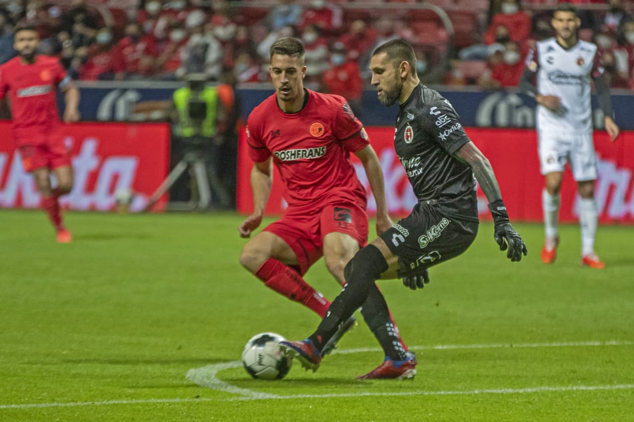 Un golazo de Marcel Ruíz, un autogol de Rivero y otro tanto de Montecinos fueron suficientes para ponerle número al marcador y sellar el juego de la Jornada 8 del Grita México C22, aunque el VAR le quitó un tanto a los Diablos Rojos en el primer tiempo.