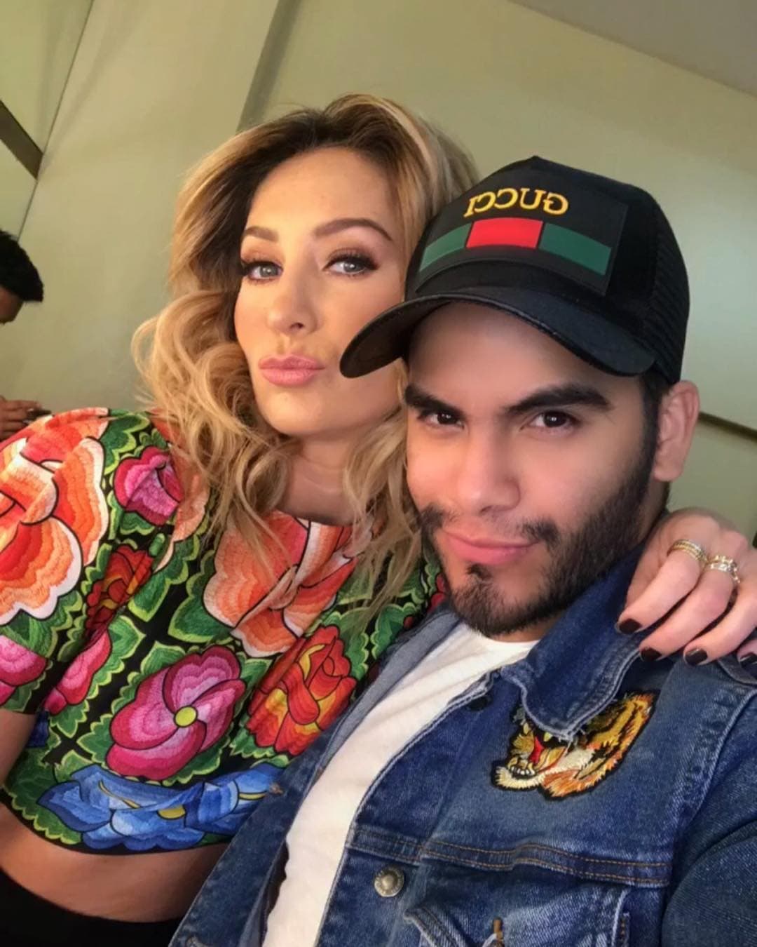 “Ahorita nuestra labor es recuperar la salud del cabello, por lo que subí un poco más el corte que tenía, quitarle lo maltratado y degrafilarlo un poco”.