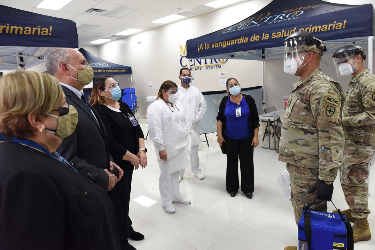 Med Centro se unió a las instituciones de salud del sur de Puerto Rico que recibieron vacunas para hacerle frente al covid-19. Poco después de las 11:00 de la mañana de este jueves personal de la Guardia Nacional arribó a Med Centro y entregó las primeras dosis de la vacuna contra el covid-19.
<br>