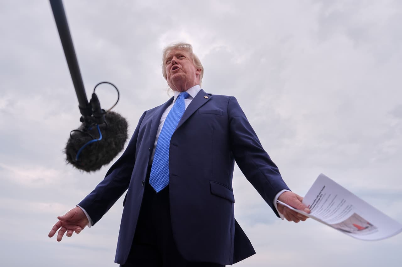 El presidente Trump afirma que el despliegue récord de la Armada para apoyar las operaciones en Irán "no es ni de lejos suficiente"