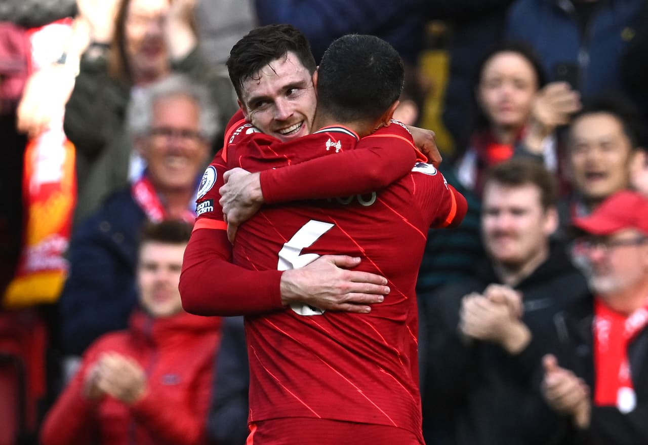 Liverpool derrotó al Everton gracias a los goles de Andrew Robertson y Divock Origi.
