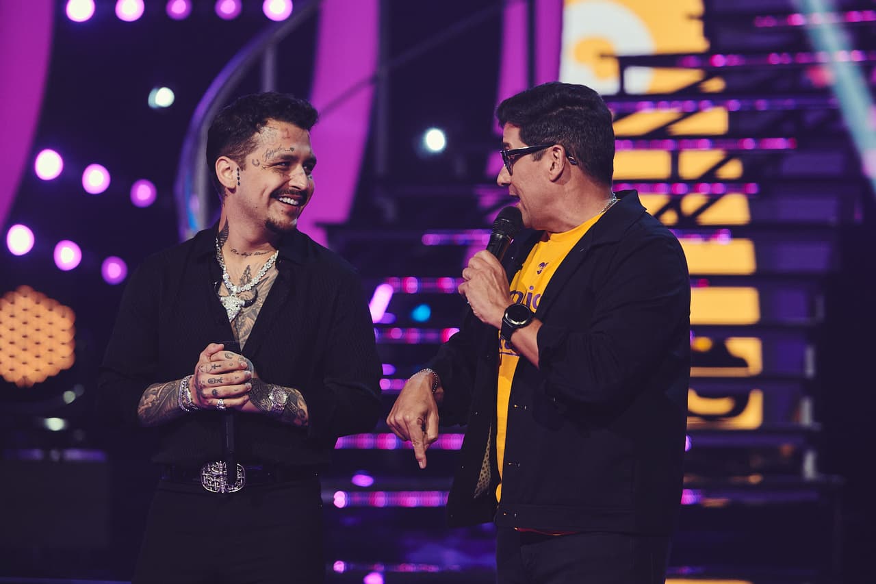 Lleno de emoción y compromiso, Christian Nodal cautivó al público del TeletonUSA con su voz única y su entrega apasionada en un emotivo espectáculo lleno de música y solidaridad, inspirando a todos a unirse por una noble causa.