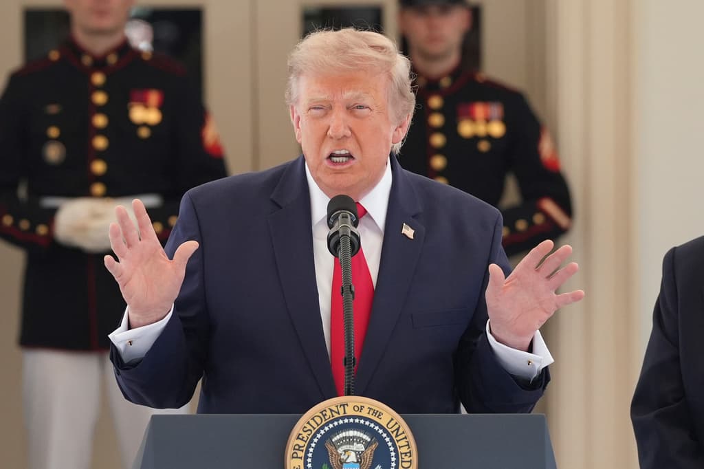 Donald Trump amenaza con nuevos bombardeos contra Irán: "Los vamos a golpear muy fuerte esta noche"