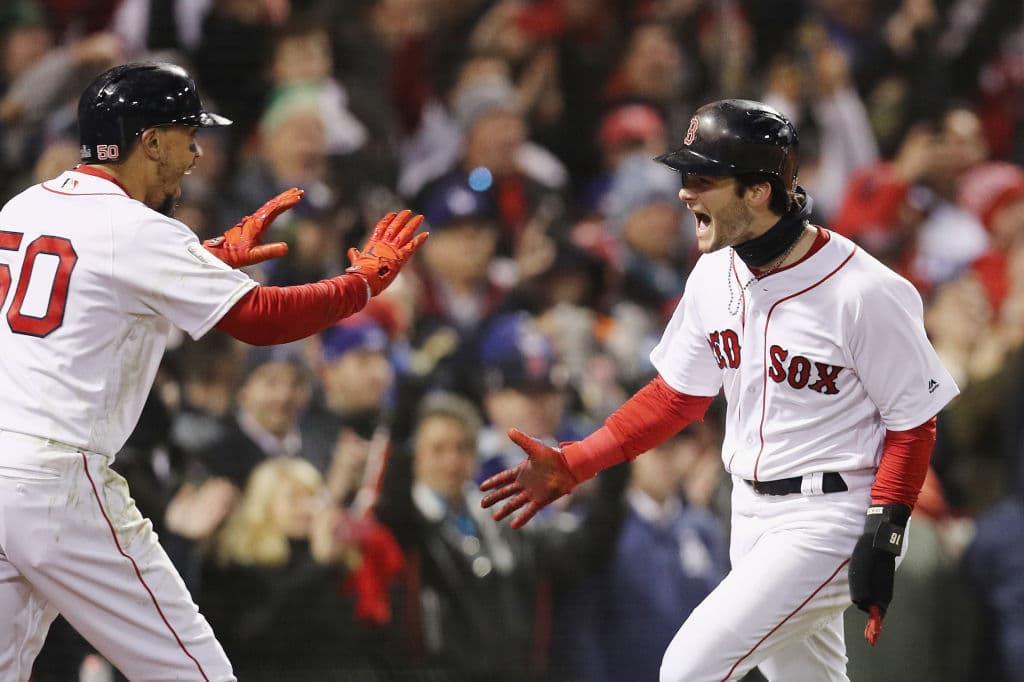 Ese quinto inning fue la clave, con sencillo de Cristian Vázquez, otro de Mookie Betts, boleto de Andrew Benintendi y uno más de Steve Pearce que empujó la del empate 2-2.