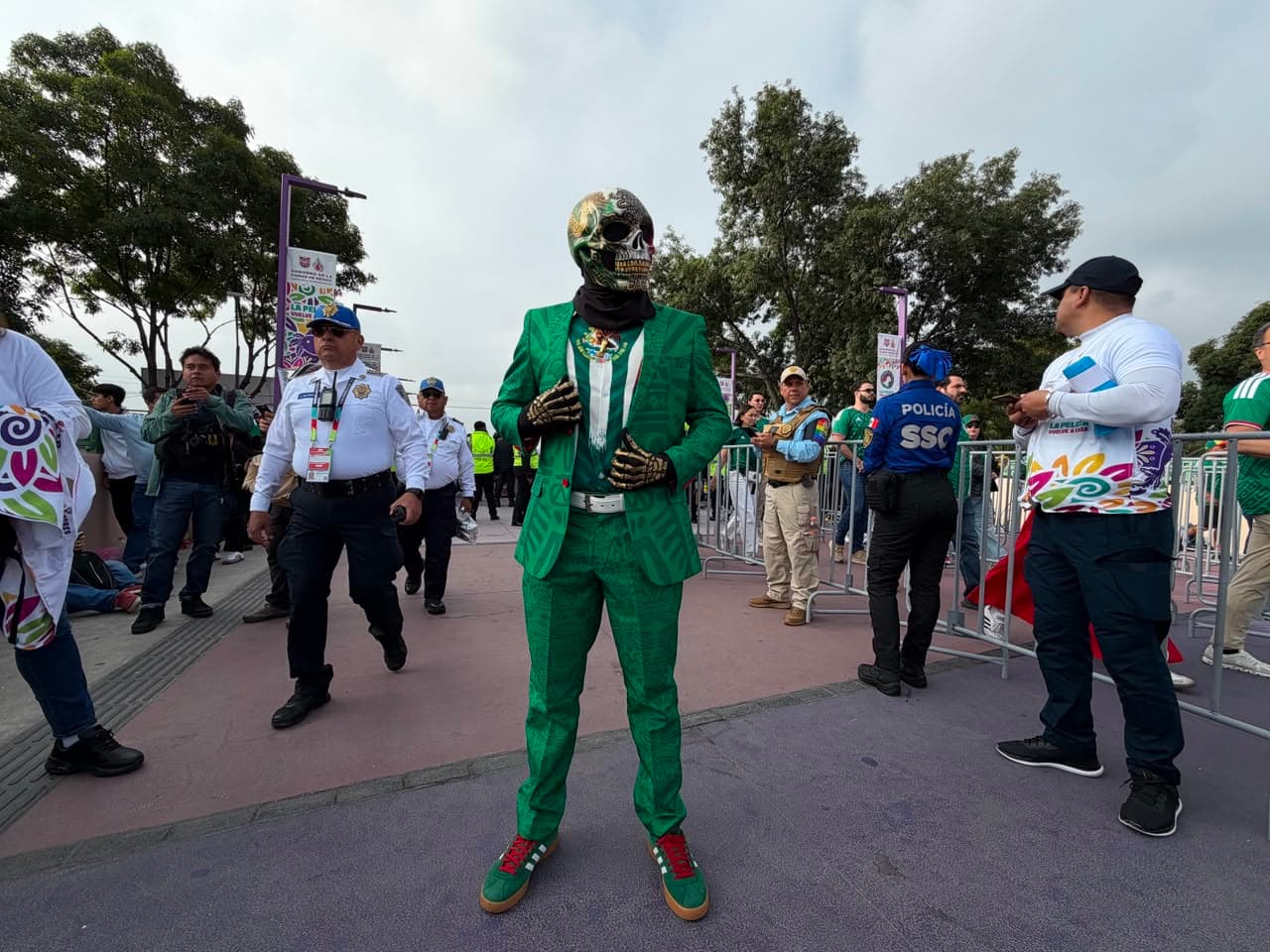 a fiesta mundialista ha comenzado, y así se viven en México los primeros momentos de la Copa Mundial 2026, con miles de aficionados celebrando la llegada del futbol.