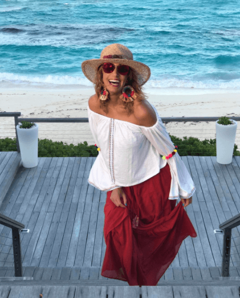 Lili ha tomado ventaja de los flecos y los pompones en sus más recientes vacaciones a Bahamas.