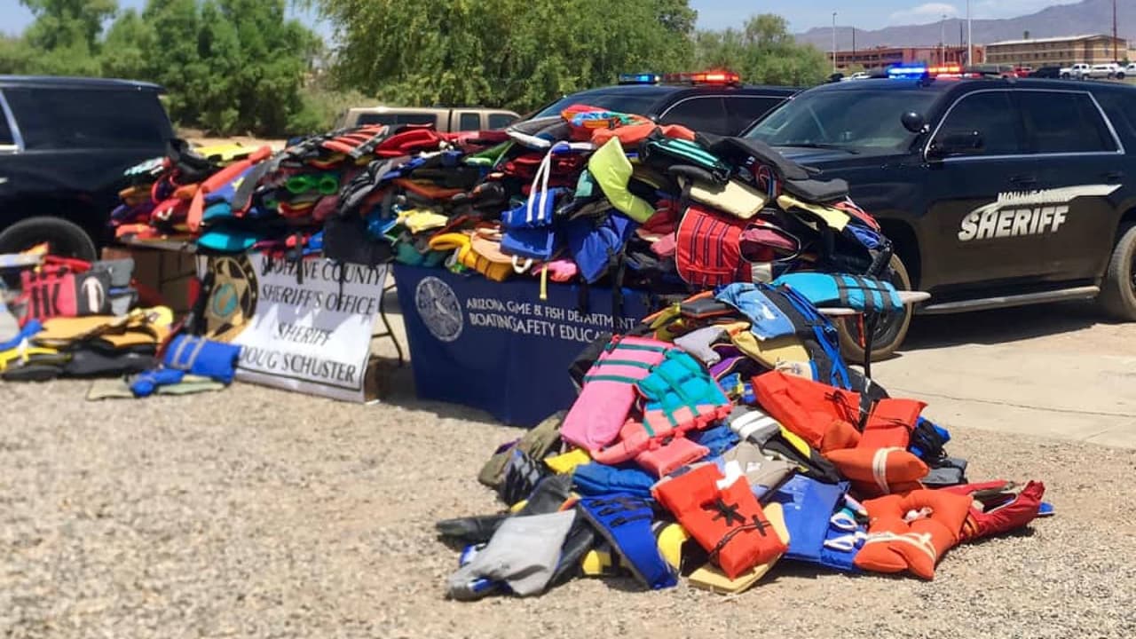 Realizarán un intercambio de chalecos salvavidas en el condado Mohave este sábado