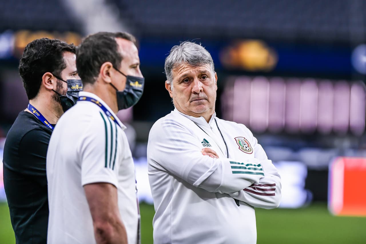 La posición de Martino genera dudas ante las dos finales perdidas en el mismo verano y ante el clásico rival.