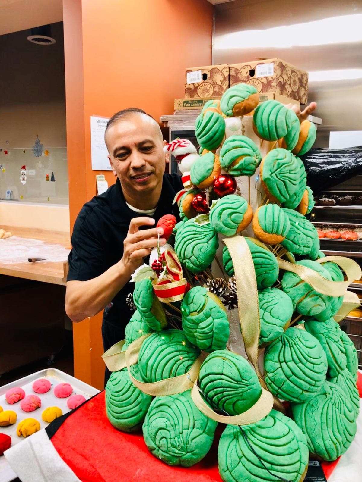 Las conchas de varios tamaños se colocan las mas grandes en la base y las más pequeñas en la cumbre.