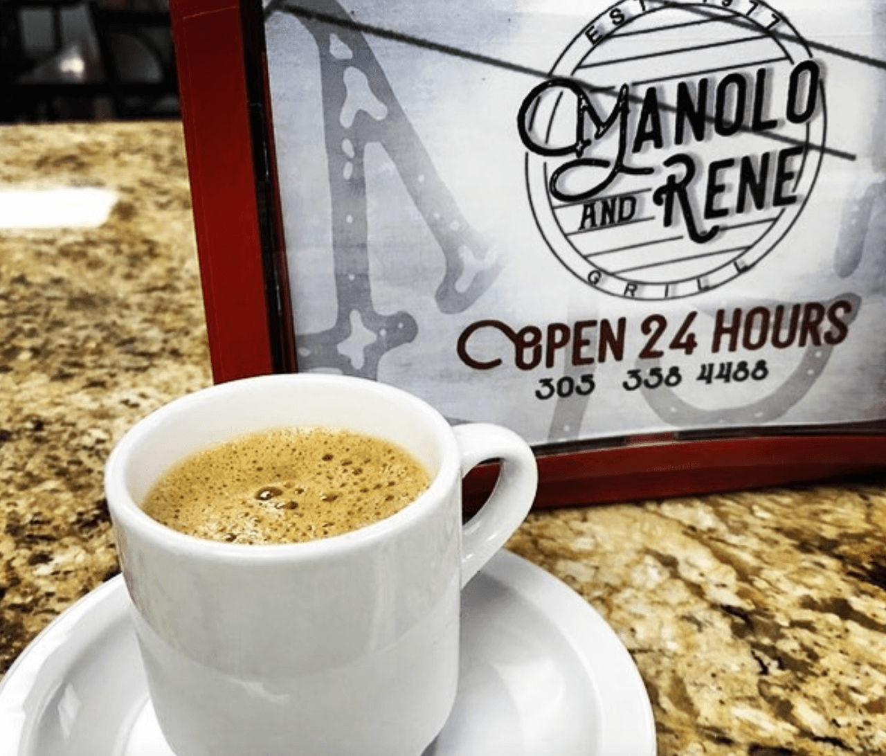 <b>Manolo & Rene Cafeteria,</b> permanece abierto las 24 horas del día en el Downtown de Miami, asi que puede tomarse su café no solo en la mañana sino cuando se le antoje.
