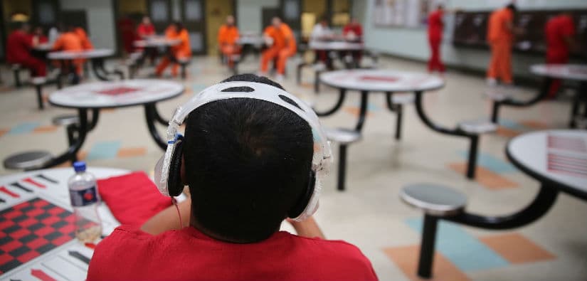 ¿Puede ICE obligar a un indocumentado arrestado a que firme una salida voluntaria?