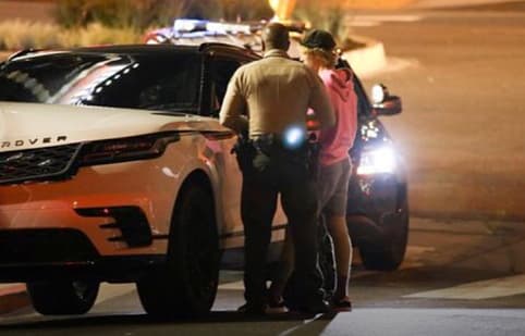 De acuerdo con el mismo portal, el percance sucedió por la noche y Justin bajó inmediatamente de su vehículo para verificar que las personas estuvieran bien.