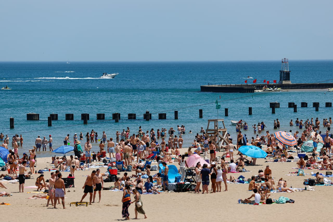 Presta atención a señales como:
<br>
<br>📌sed excesiva.
<br>📌mareos o confusión.
<br>📌sudoración excesiva.
<br>📌náuseas.
<br>📌sentirte cansado o débil.