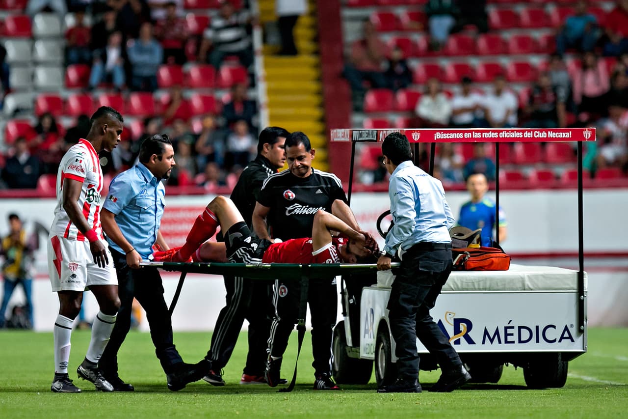 Henry Martín seis meses fuera por lesión