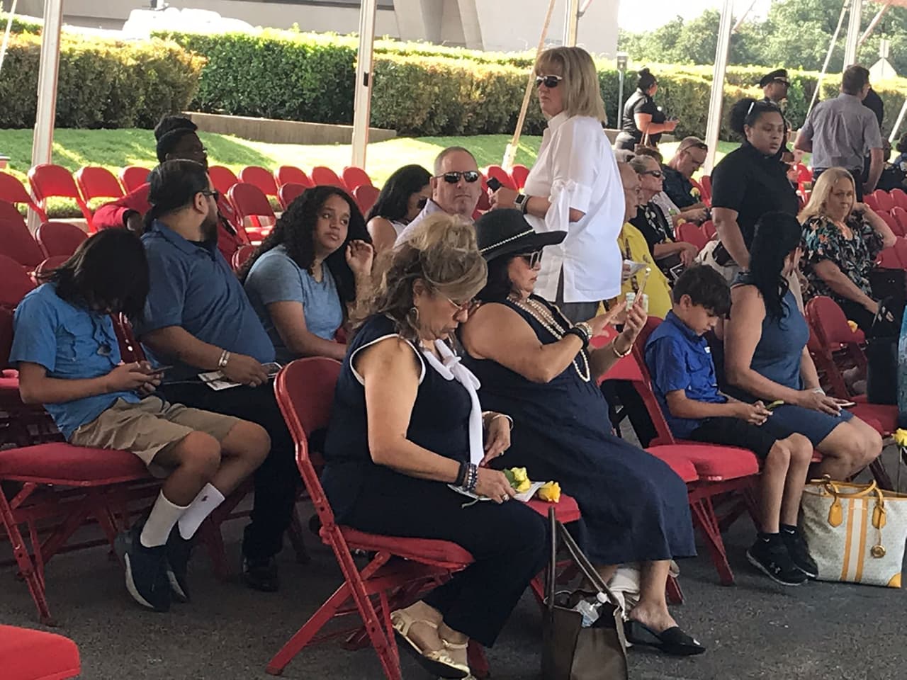 Familiares de los oficiales fallecidos estuvieron presentes en la ceremonia de recordación.
<br>