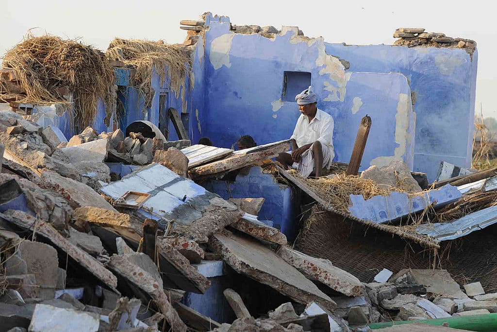 Unos 1,500 poblados fueron total o parcialmente cubiertos por aguas en estas inundaciones, dejando a más de 1.5 millones de personas sin hogar y causando la muerte de al menos 240 individuos.