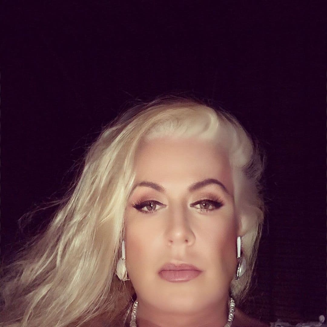 Laura Zapata se defiende y da respuesta a los señalamientos que le hizo la enfermera que estaba al cuidado de su abuela Eva Mange, así como al representante de los familiares que tienen a algún adulto mayor en el asilo Le Grand Senior Living, ubicado al norte de la Ciudad de México.
<br>