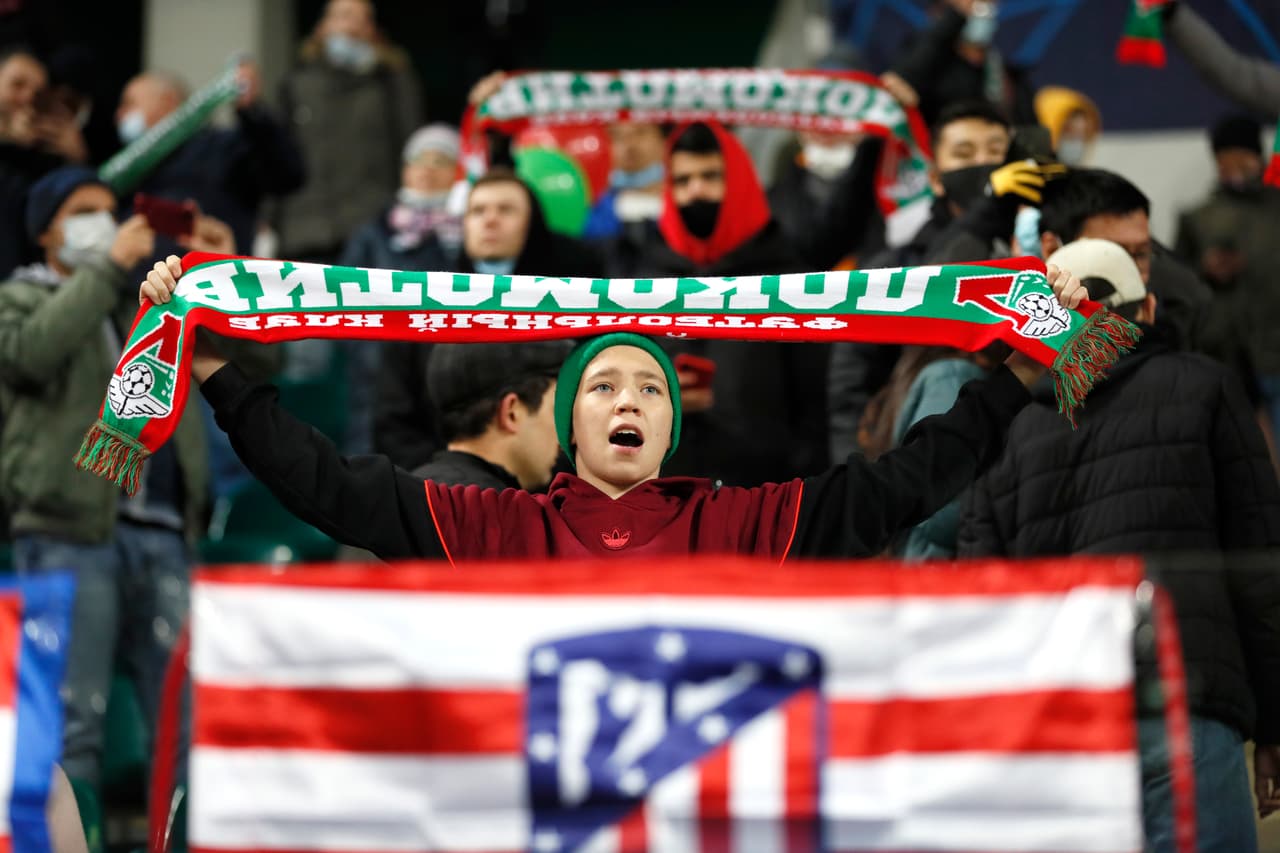 Tras igualar a un gol en Moscú, los del ‘Cholo’ cerraron con cuatro unidades la tercera fecha de la competición. | Héctor Herrera asistió a Giménez (18’) para que abriera el marcador. El empate llegó por la pena máxima cobrada por Miranchuk (25’) y cometida por el mexicano. El cuadro ruso llegó a dos unidades.