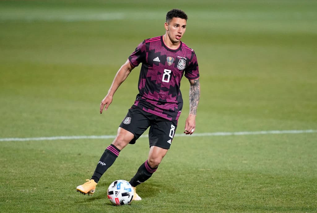 Mexico derrota a Costa Rica durante partido amistoso internacional. Con sede en Austria, el Tri con un remate de cabeza de Hirving 'Chucky' Lozano, logra imponerse por la mínima y se lleva la victoria. Es así cómo la selección dirigida por Gerardo Martino, finaliza sus partidos de práctica por Europa.