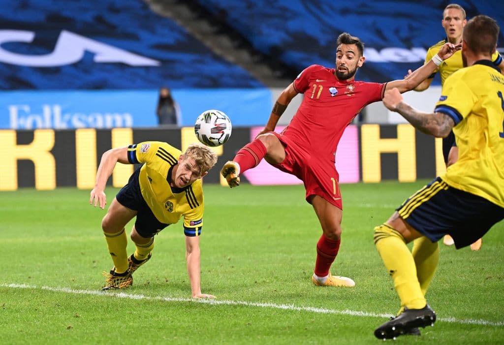 Suecia se ve dominante en el partido pero Portugal consigue su primer tiro de esquina.
